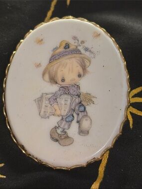 Rare vintage Hallmark Betsey Clark cameo brooch